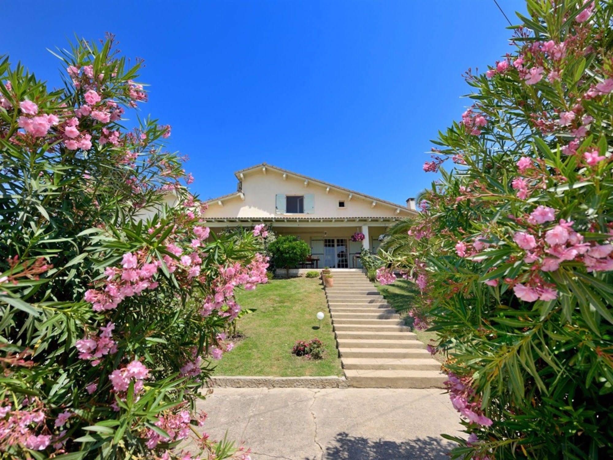 Bed and Breakfast Mas Saint-Ange Lunel  Exterior foto